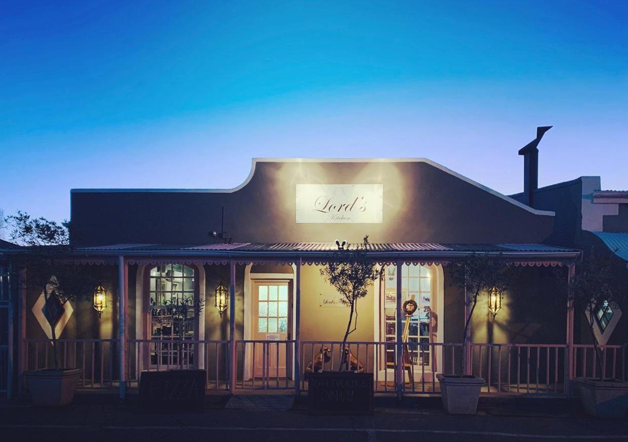 Lord Carnarvon Small Hotel Exterior photo